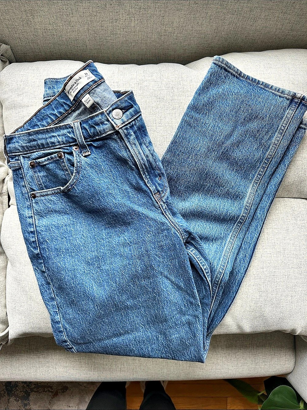 Abercrombie & Fitch Curve Love Mid Rise 90s Straight Jean Blue Waist 29